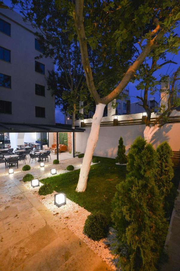 Istport Garden Hotels Arnavutkoy Экстерьер фото The garden of the hotel