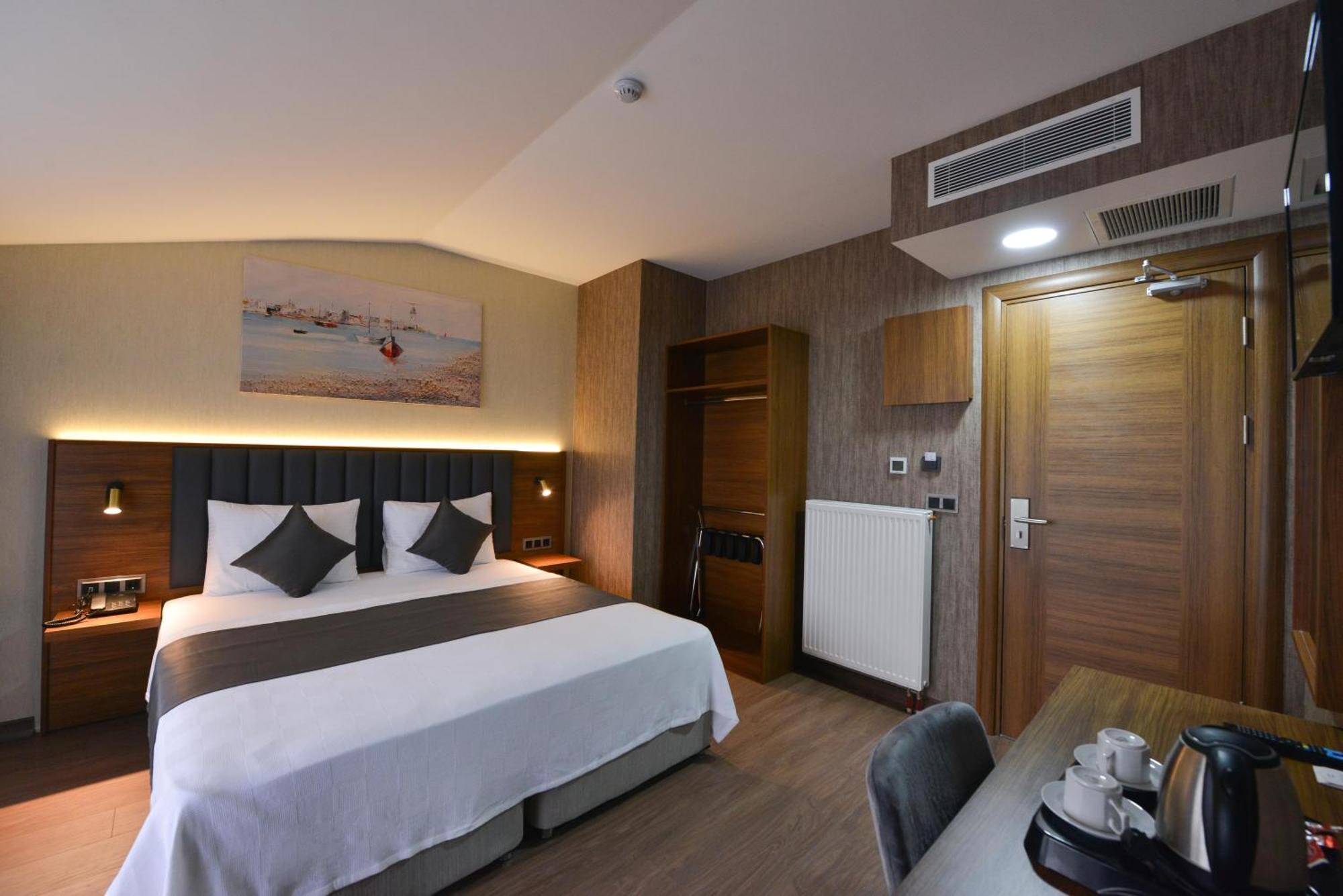 Istport Garden Hotels Arnavutkoy Экстерьер фото A room at the hotel